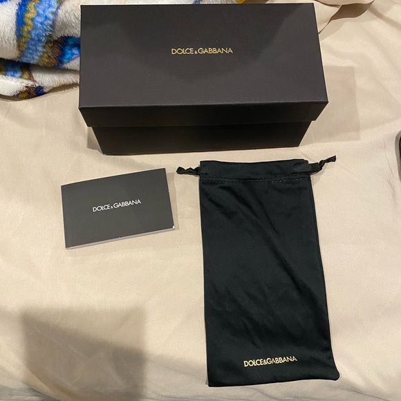 NIB Dolce & Gabbana white Sunglasses with Black Graffiti - Picture 4 of 8